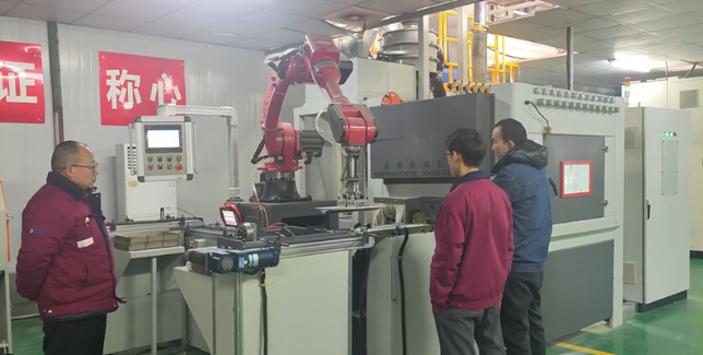 邢台喷砂机在模具清理中的专业应用